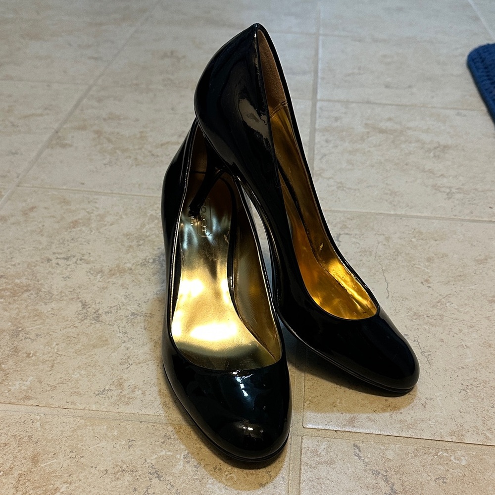 Coach Patent Leather Black Heel Pumps with Gold Interior size 8.5